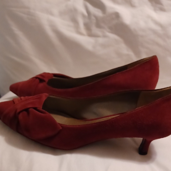 Marina Rinaldi Red Heels with Bow Accent - Picture 3 of 12